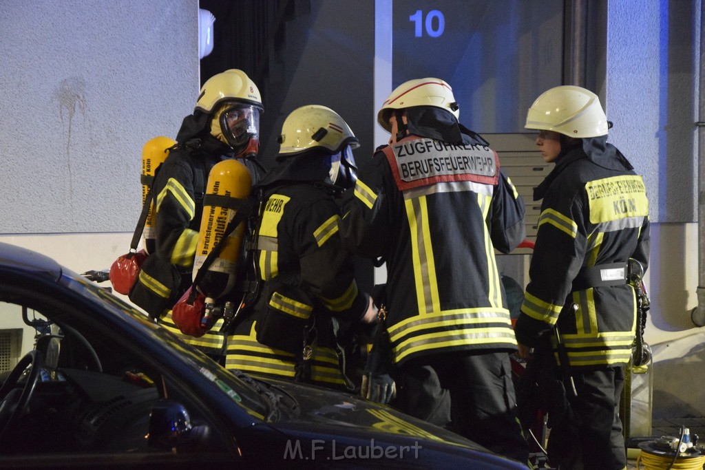 Feuer 2 Y Kellerbrand Koeln Ostheim Ruppinerstr P074.JPG - Miklos Laubert